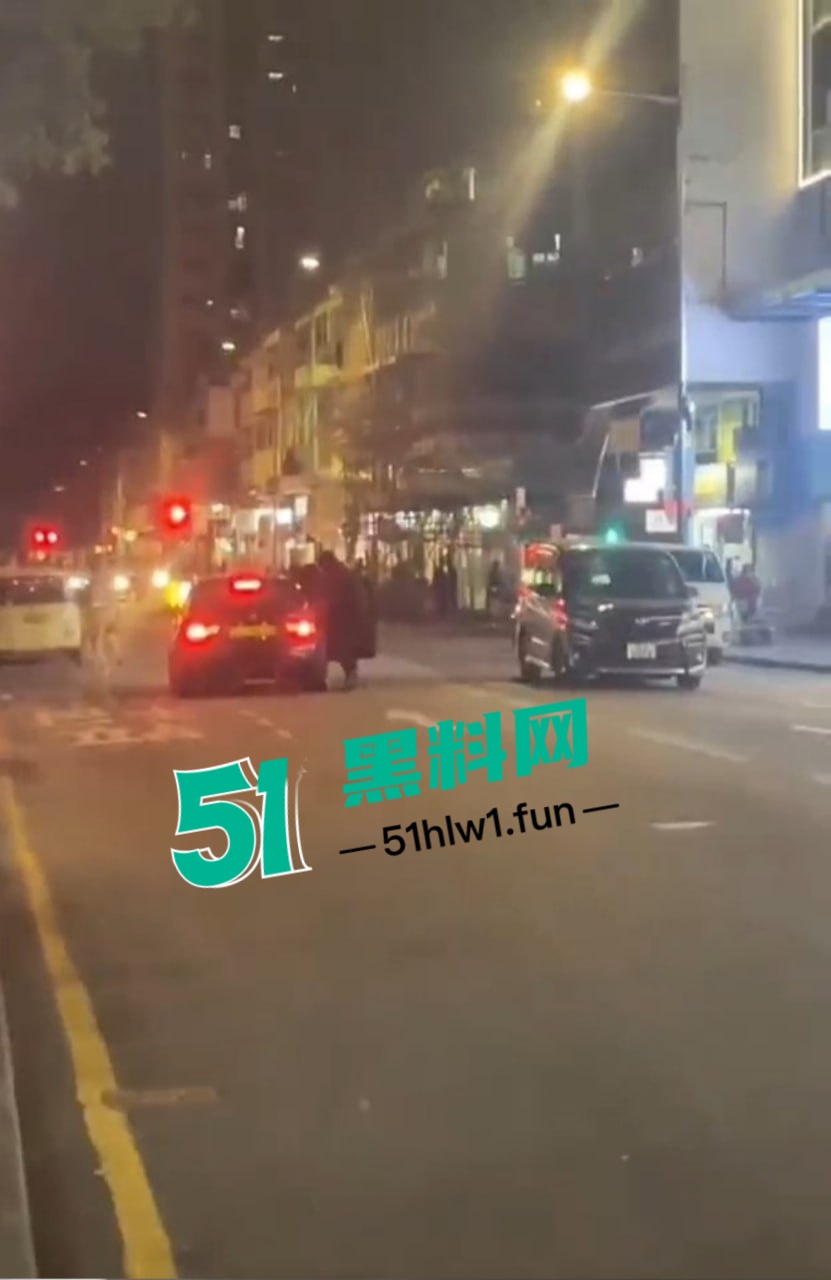 被砸碎的柜台
