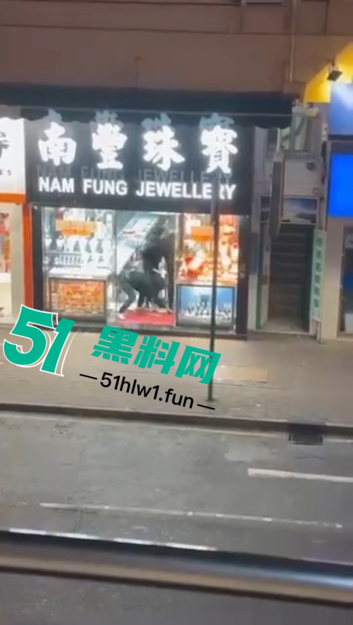 警方布控现场