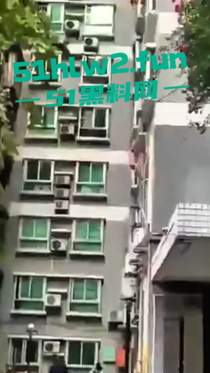 急救人员现场工作