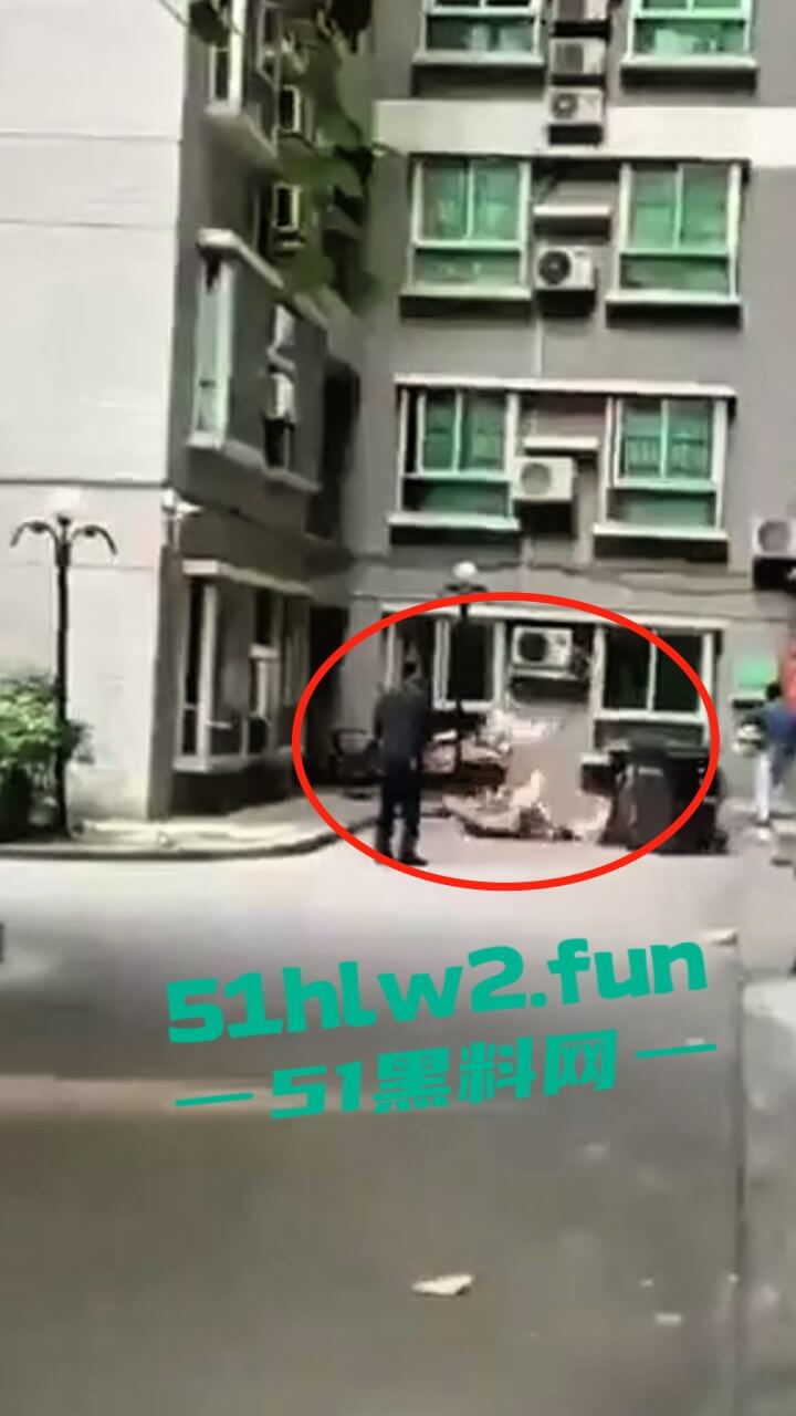 救护车驶离