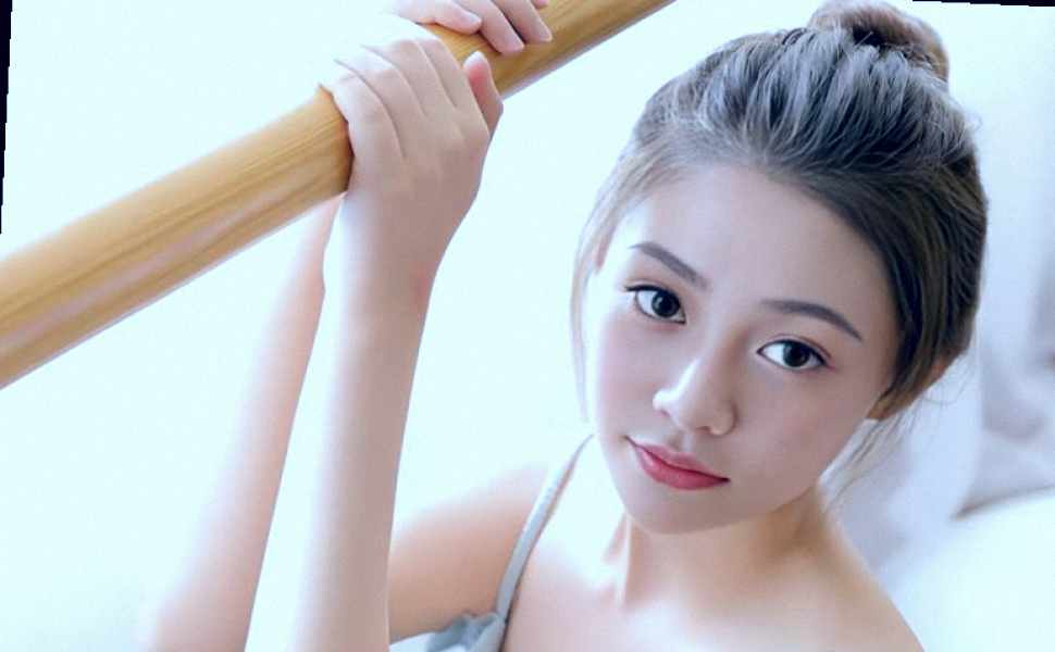 重庆抖音一姐王乙翕爆红内幕！透视装抖奶吸粉20万，线下玩3P滴蜡全记录！