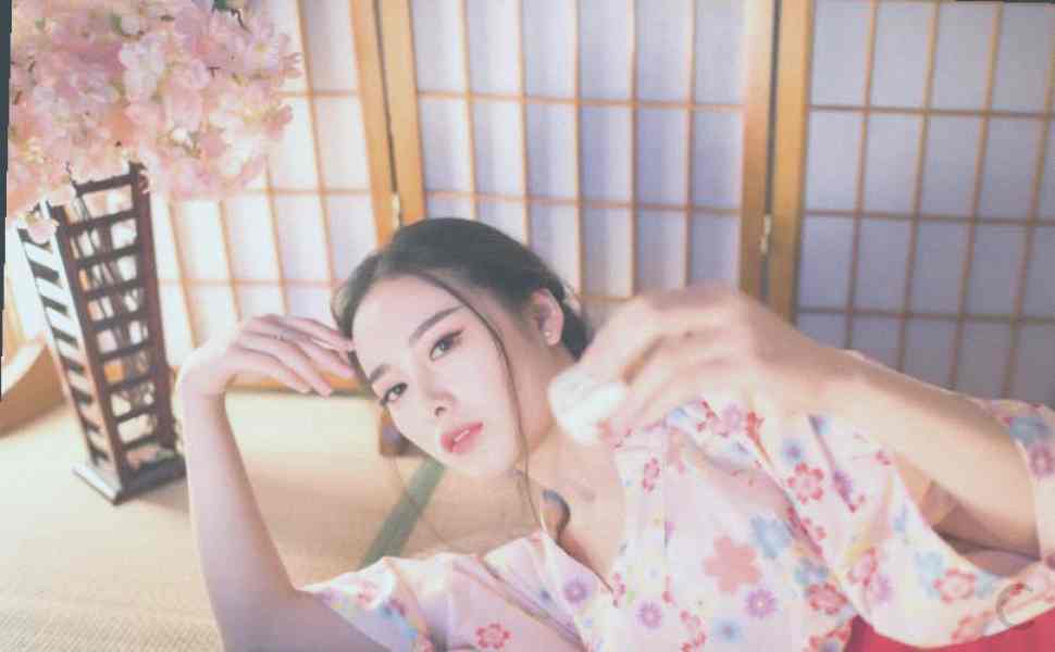 舞蹈系甜美女生私密片段遭外泄！一字马、翘臀高频侍奉，反差大戏引爆全网围观！