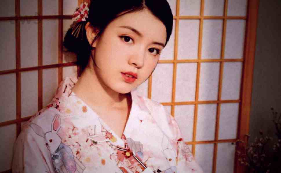 深度拆解：20岁少女户外跪舔洋人性行为事件，从清纯到狂野的极端反差