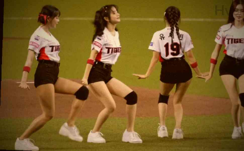网友热议：已婚少妇出租车上塞跳蛋再逛商场，还主动要求吞精，这操作太炸裂了！