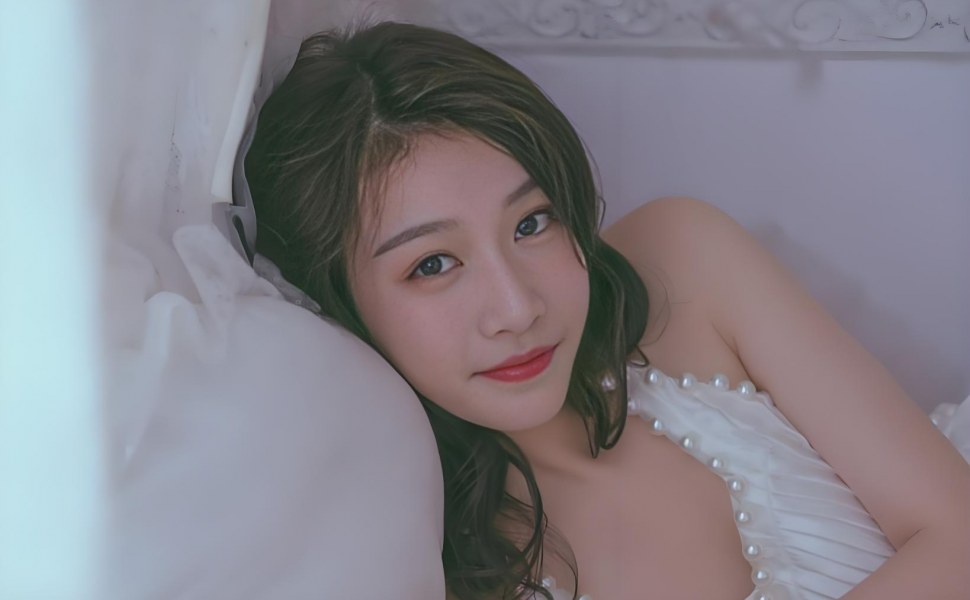 雪山户外事件引发热议：艾尔李的行为背后是文化认同的迷失？