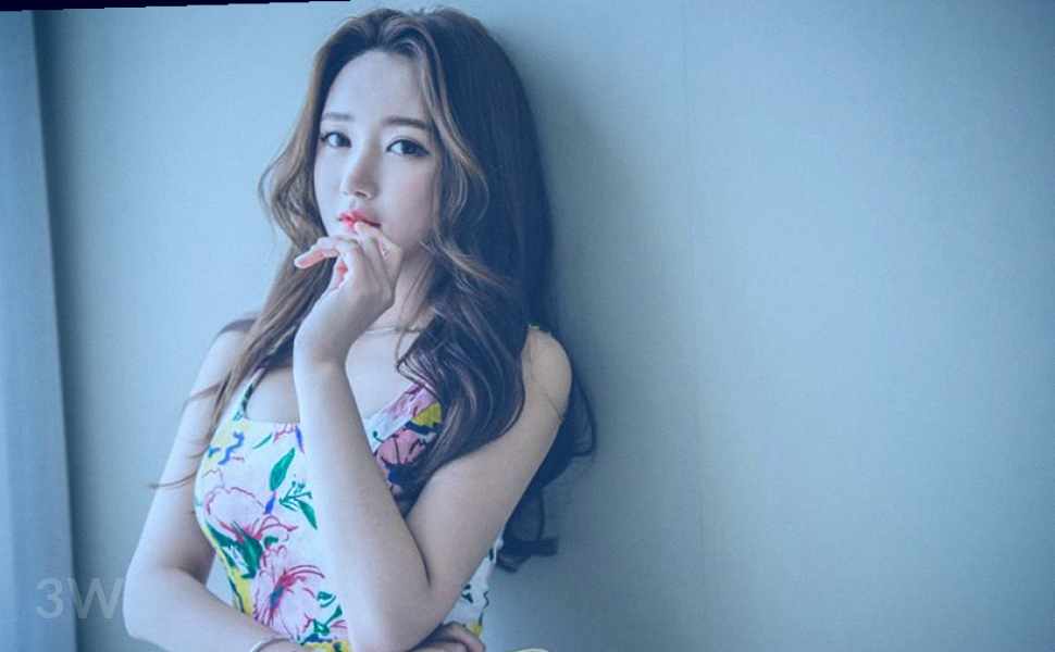 最终章爆出：带长腿女儿买耐克鞋，足交后失控狂操，她喊爸爸不停